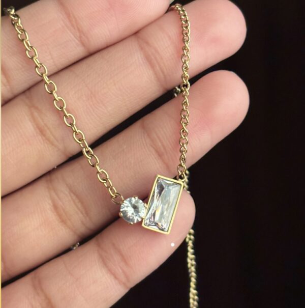 Cute Chain With Stone Pendants